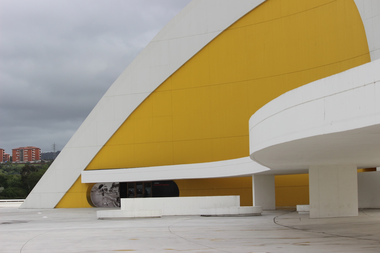 Art and architecture tour moment